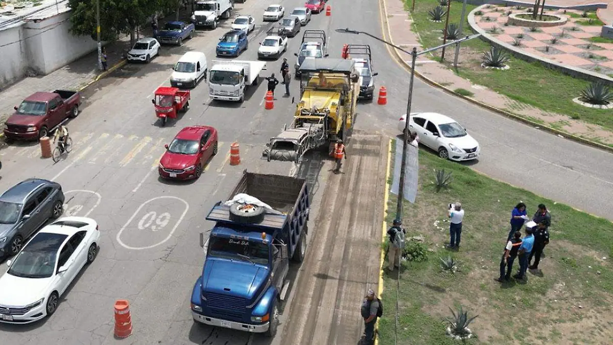 Las autoridades municipales dieron el arranque de obras viales